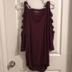 Express cut out arm 3/4 length sleeve shirt